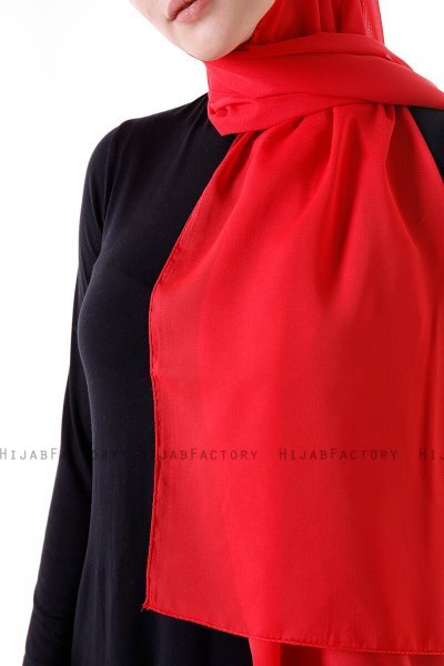 Hadise - Hijab Chiffon Lampone