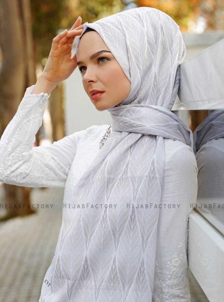 Hijab Con Motivo A Foglie Grigie - Sal Evi